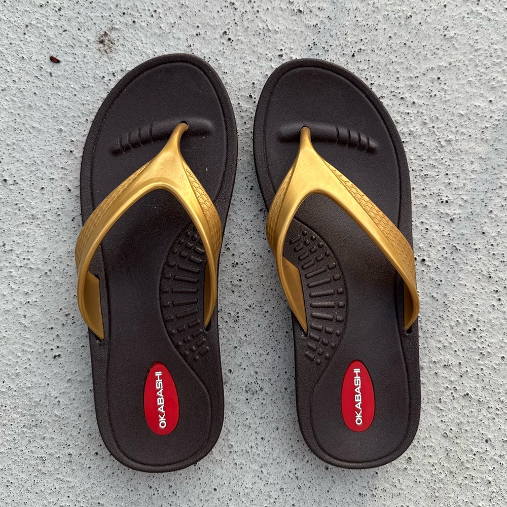 Okabashi Gold Strap Brown Sandals